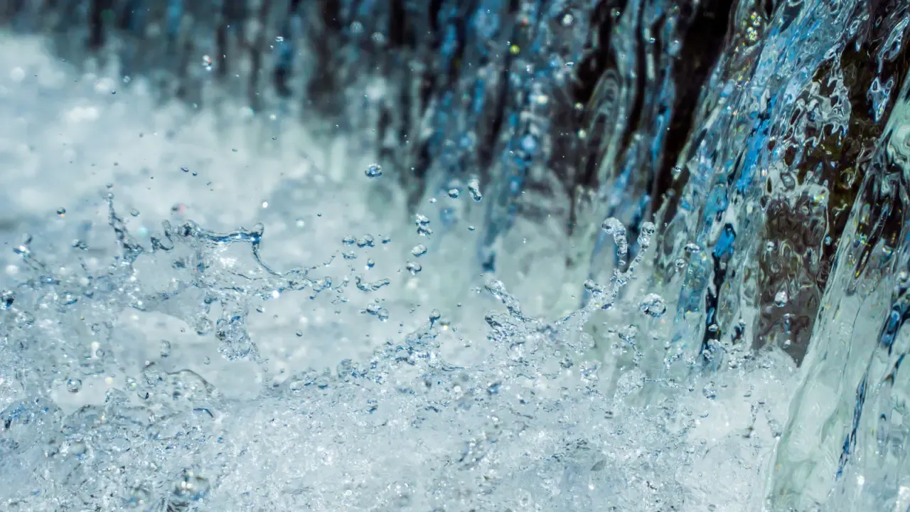 Water splashing