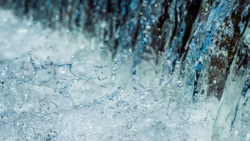 Water splashing